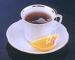 Топлият чай е най-подходящата напитка при настинка