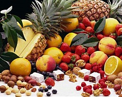 Яжте повече ядки и плодове, за да отслабнете