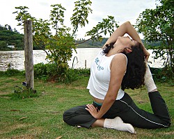 Йога: 4 пози, които ще ни успокоят и заредят с енергия