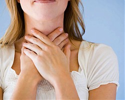 Как да облекчим възпаленото и раздразнено гърло