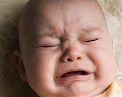 Защо всъщност плачат бебетата